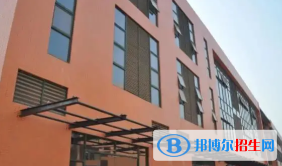 貴州2022年中專學(xué)校讀出來(lái)是什么文憑