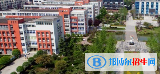 成都鐵路衛(wèi)生學(xué)校2022年學(xué)費(fèi)、收費(fèi)多少