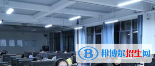 成都2022年計(jì)算機(jī)學(xué)校和中專有哪些區(qū)別