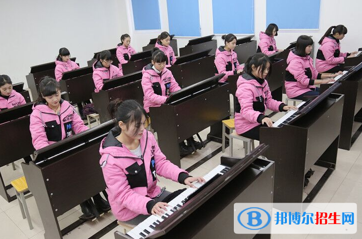 河北2022年女生學幼師學校好找工作嗎
