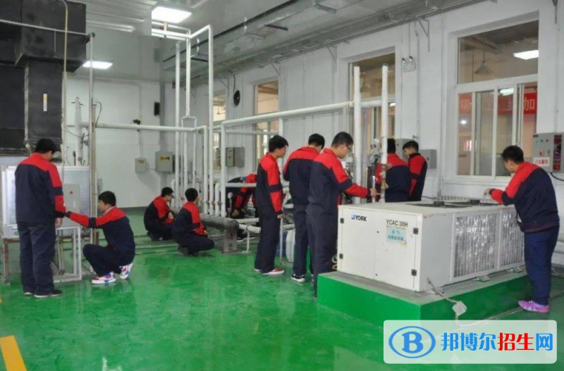 蘭州2022年讀軌道交通學校多少錢