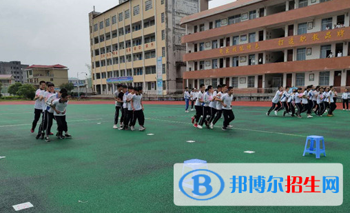南充應(yīng)用技術(shù)職業(yè)學(xué)校2022年學(xué)費(fèi)、收費(fèi)多少