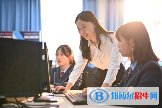 河北2022年女生在計算機學校學什么好