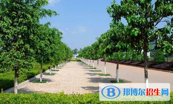 云南財經(jīng)學(xué)校2022年學(xué)費、收費多少