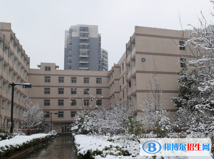 昆明現(xiàn)代科技學(xué)校2022年學(xué)費(fèi)、收費(fèi)多少