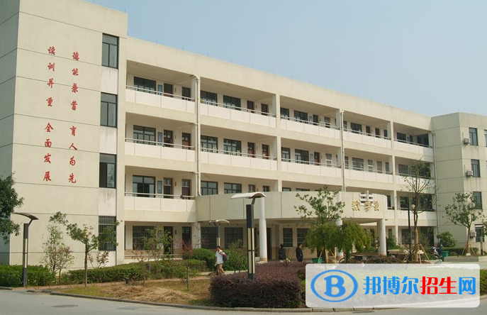 云南省水利水電學(xué)校2022年學(xué)費、收費多少