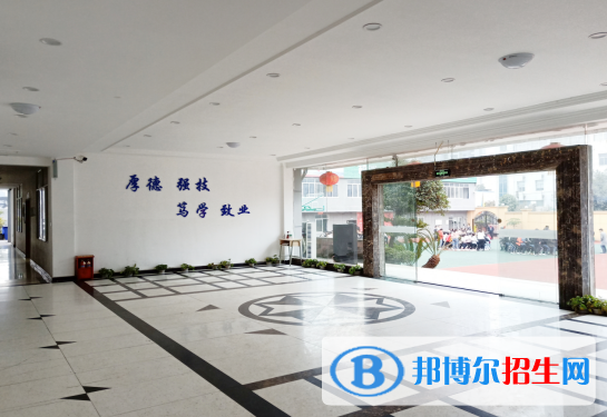 重慶2022年讀建筑學校好還是高中好