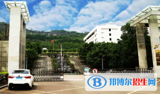 重慶2022年建筑學(xué)校和中專有哪些區(qū)別
