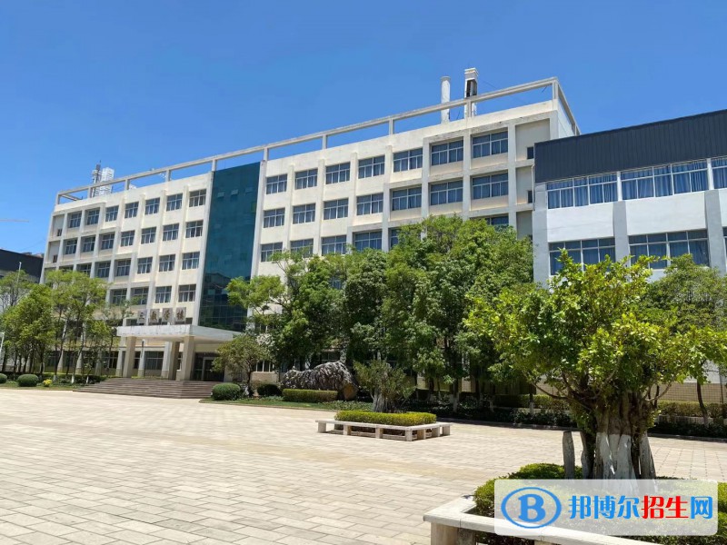 云南2023年中專和衛(wèi)校哪個更好