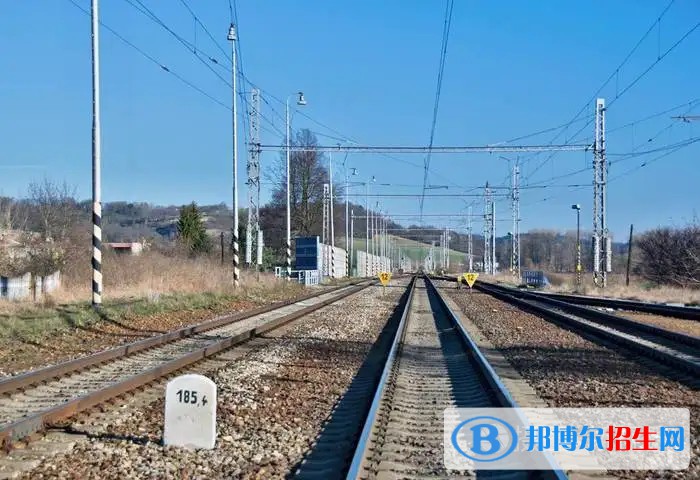 石家莊2023年讀鐵路學(xué)?？梢钥即髮W(xué)嗎