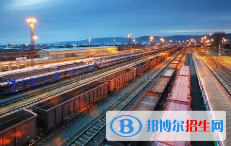 浙江2023年讀中專(zhuān)好還是鐵路學(xué)校