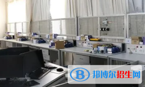 大學(xué)應(yīng)用電子技術(shù)教育專業(yè)可以從事哪些工作？