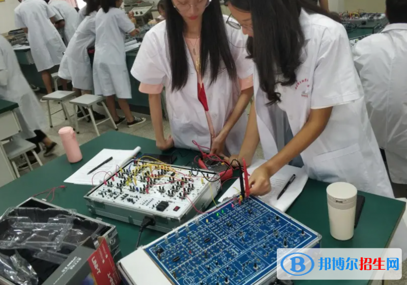 大學(xué)醫(yī)療設(shè)備應(yīng)用技術(shù)專業(yè)可以從事哪些工作？