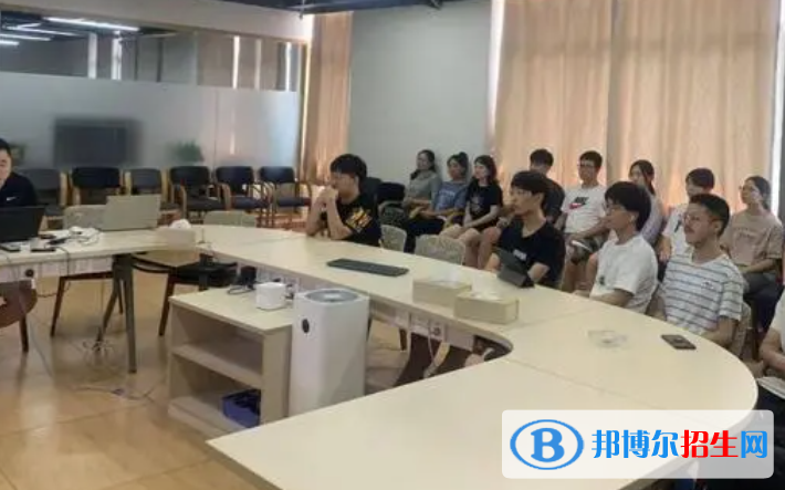 大學(xué)哲學(xué)專業(yè)可以從事哪些工作？