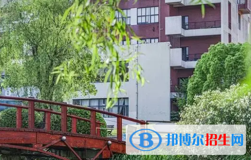 上海工藝美術(shù)職業(yè)學院是大專還是中專(上海工藝美術(shù)職業(yè)學院)
