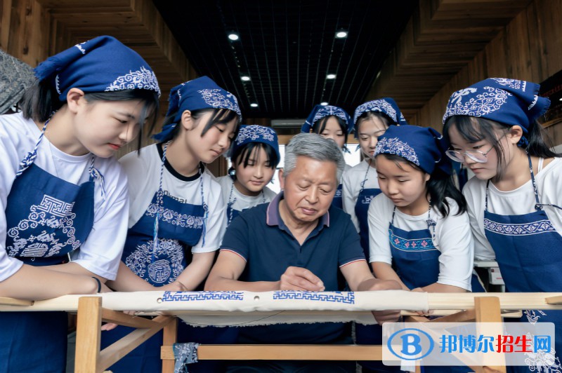 云南2023年上中專學(xué)校能考大學(xué)嗎