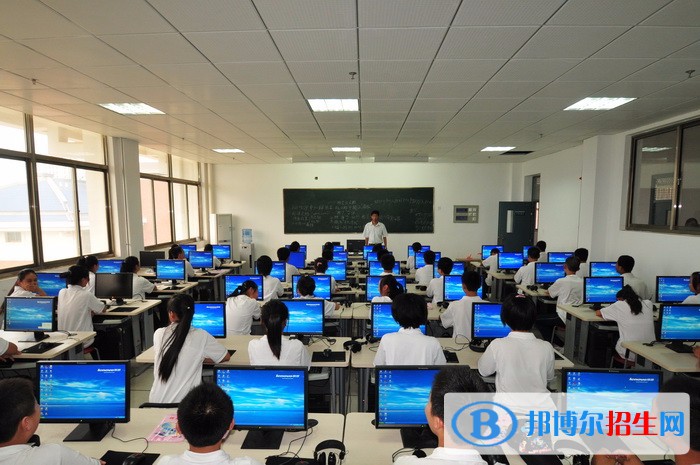 四川2023年計(jì)算機(jī)學(xué)校都是什么專(zhuān)業(yè)