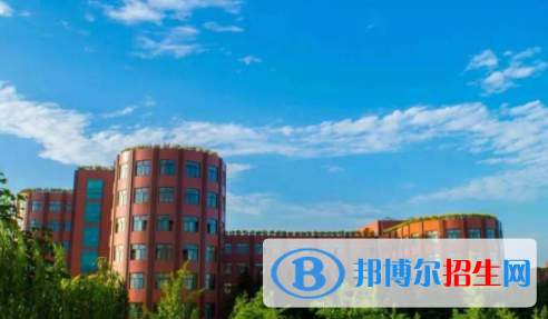 西京學(xué)院是不是雙一流大學(xué)嗎？