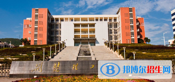 荊楚理工學(xué)院是不是雙一流大學(xué)？