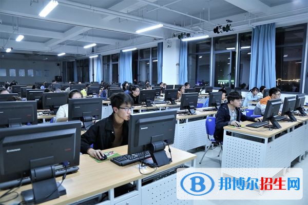 四川2023年計算機學(xué)校都有什么專業(yè)適合男生