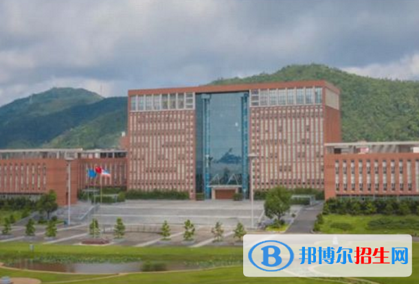 珠海科技學(xué)院是不是985大學(xué)？