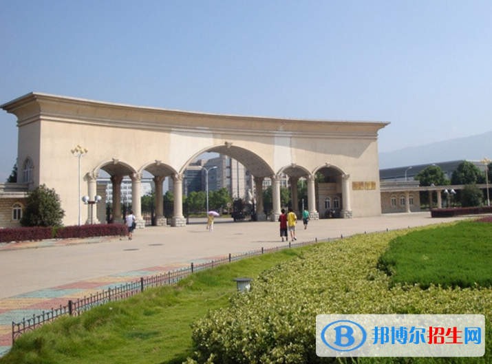 安慶師范大學(xué)是不是985大學(xué)？