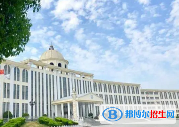 江西服裝學(xué)院是不是985大學(xué)？