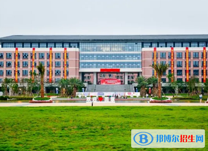 南寧理工學(xué)院是不是985大學(xué)？