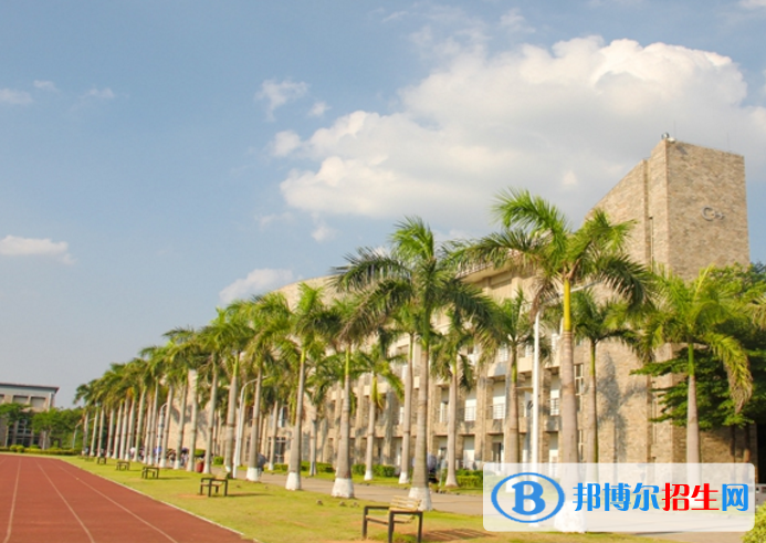 廣東東軟學(xué)院是不是985大學(xué)？
