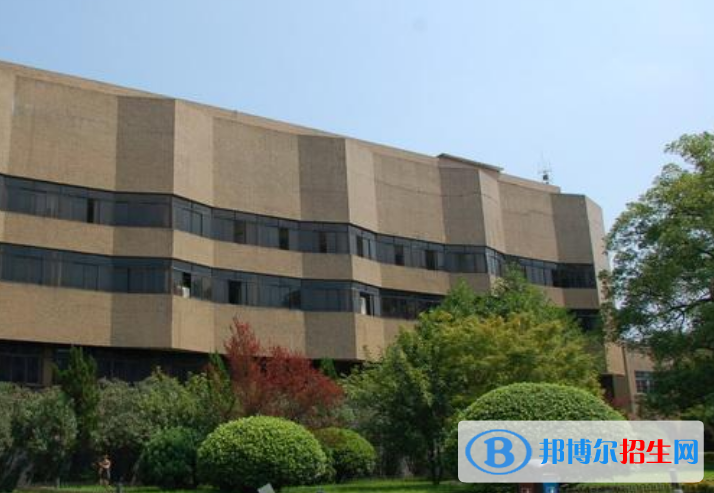景德鎮(zhèn)藝術(shù)職業(yè)大學(xué)是不是雙一流大學(xué)？ 