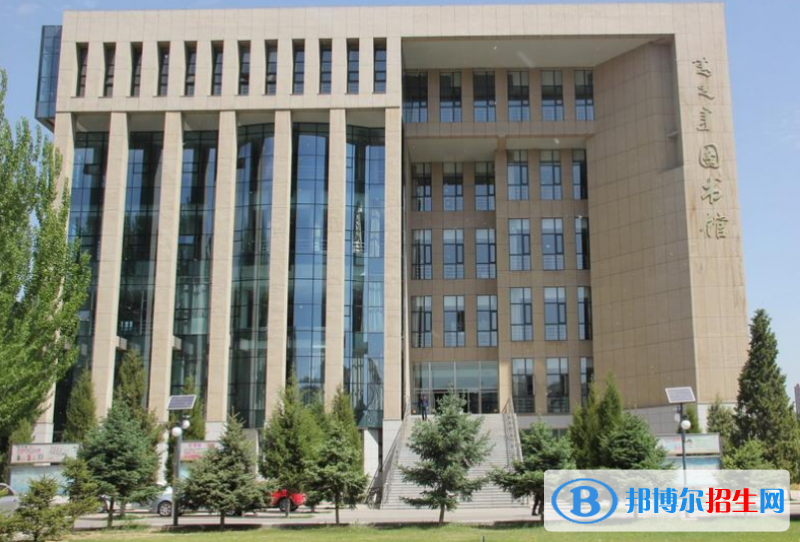呼和浩特民族學(xué)院是幾本？是985和211嗎？