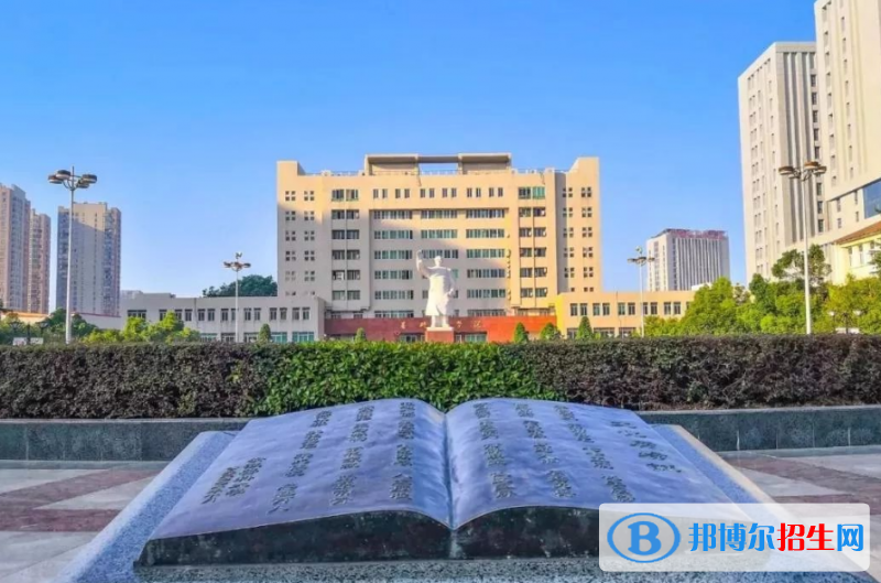 天津醫(yī)科大學(xué)臨床醫(yī)學(xué)院是幾本？是985和211嗎？