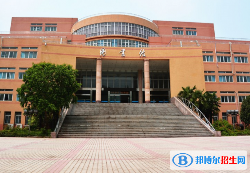 阜陽(yáng)師范大學(xué)信息工程學(xué)院是幾本？是985和211嗎？