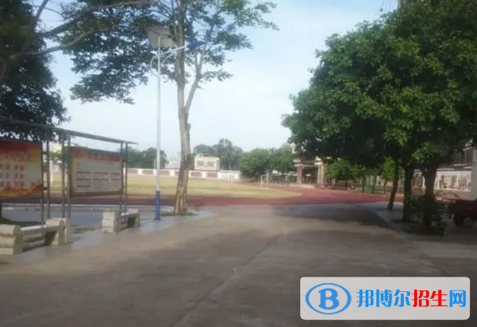 萬(wàn)寧市大同中學(xué)地址在哪里，哪個(gè)地區(qū)，哪個(gè)城市
