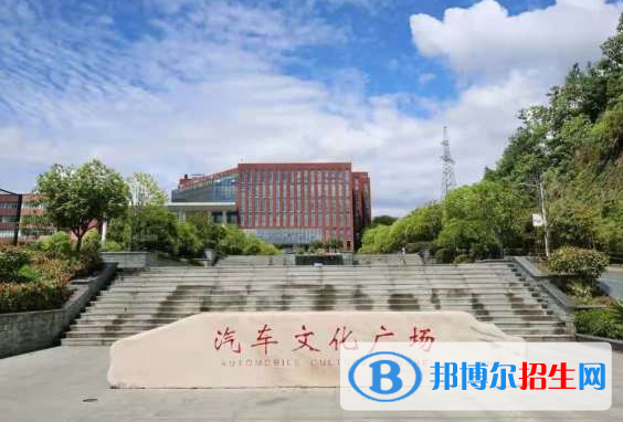 湖北汽車工業(yè)學(xué)院和湖南工商大學(xué)哪個(gè)好？