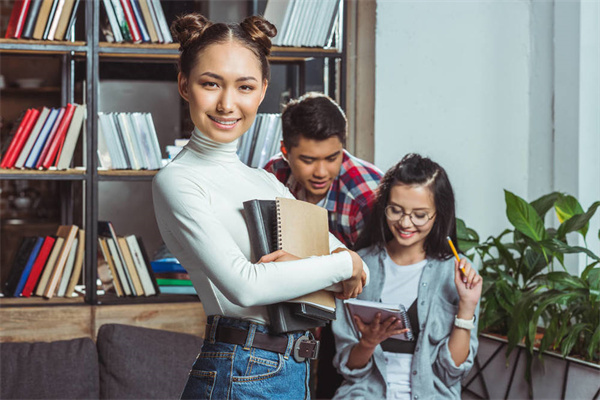 湖南開設(shè)服裝設(shè)計(jì)專業(yè)的中專學(xué)校名單一覽表