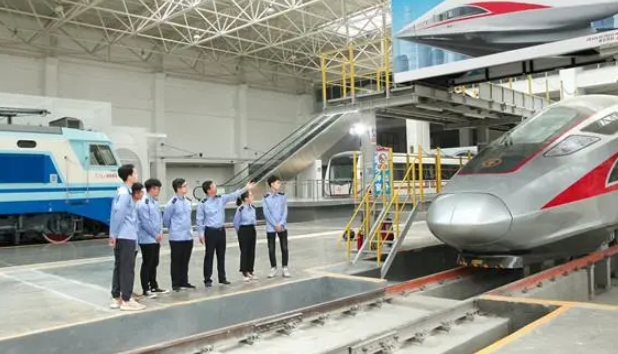 陜西2024年鐵路學(xué)校和幼師哪個好
