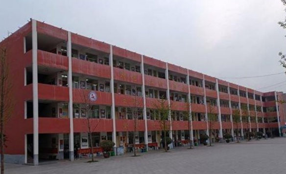 漯河市召陵區(qū)中等專(zhuān)業(yè)學(xué)校地址，乘車(chē)路線(xiàn)