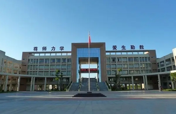 2024銅梁二中多少錢(學(xué)費(fèi)明細(xì))