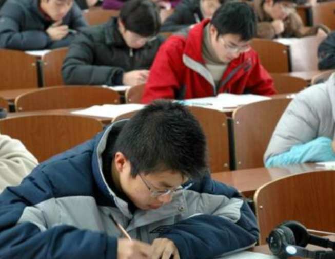 2024年高考200分左右可以上什么?？茖W(xué)校？?？谱畹弯浫》?jǐn)?shù)線是多少？