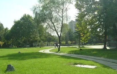 揚州生活科技學(xué)校召開新學(xué)期中層干部會議